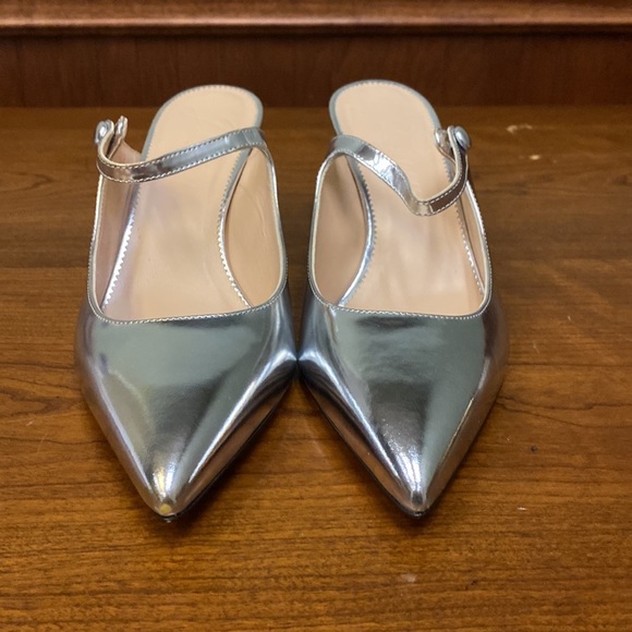 J Crew Colette mule heels in Italian specchio leather
Item BM692 - Picture 3 of 7